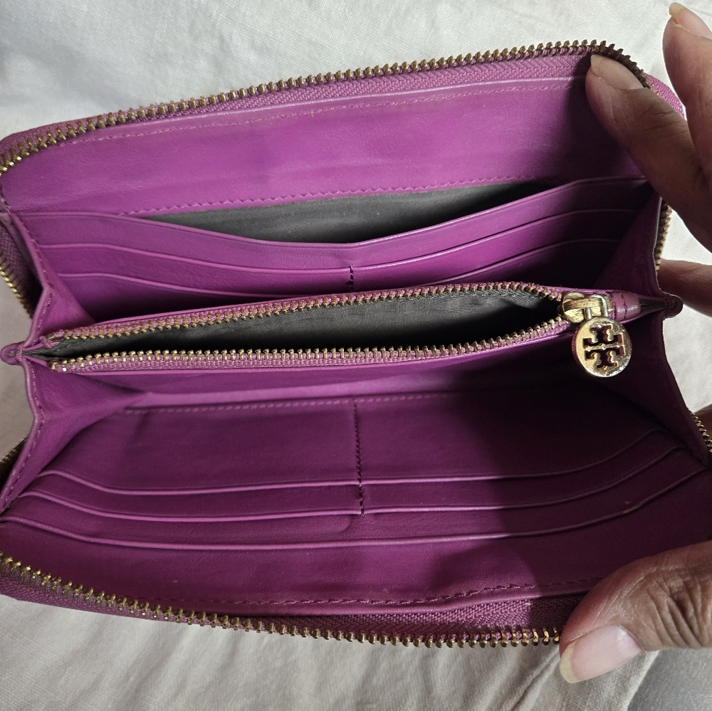 Tory Burch Zip around wallet in Fusia color - Picture 12 of 13